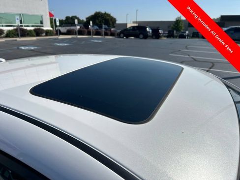 Used 2022 Nissan Sentra SR w/ SR Premium Package FWD image 3
