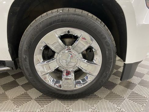 Used 2019 Chevrolet Suburban Premier image 2