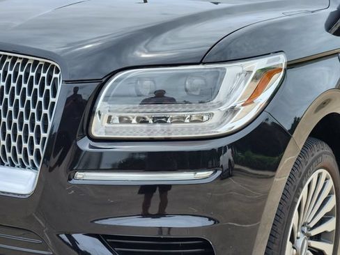 Used 2019 Lincoln Navigator Reserve AWD/4WD image 9