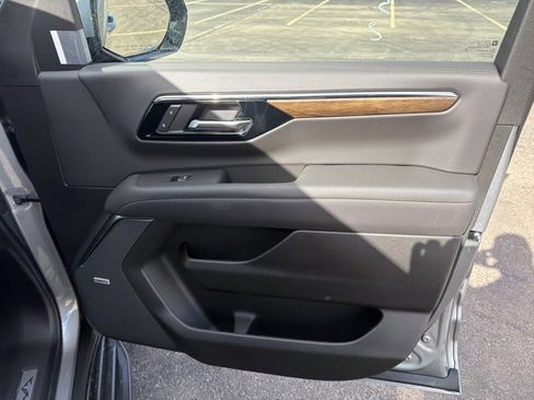 New 2026 Chevrolet Suburban High Country image 34