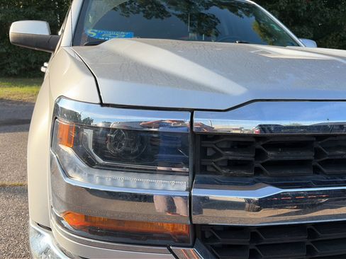 Used 2018 Chevrolet Silverado 1500 LT w/ All Star Edition AWD/4WD image 9