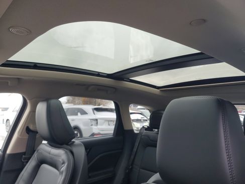 New 2026 Lincoln Corsair Premiere image 11