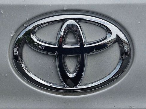 Used 2023 Toyota Highlander LE AWD/4WD image 30