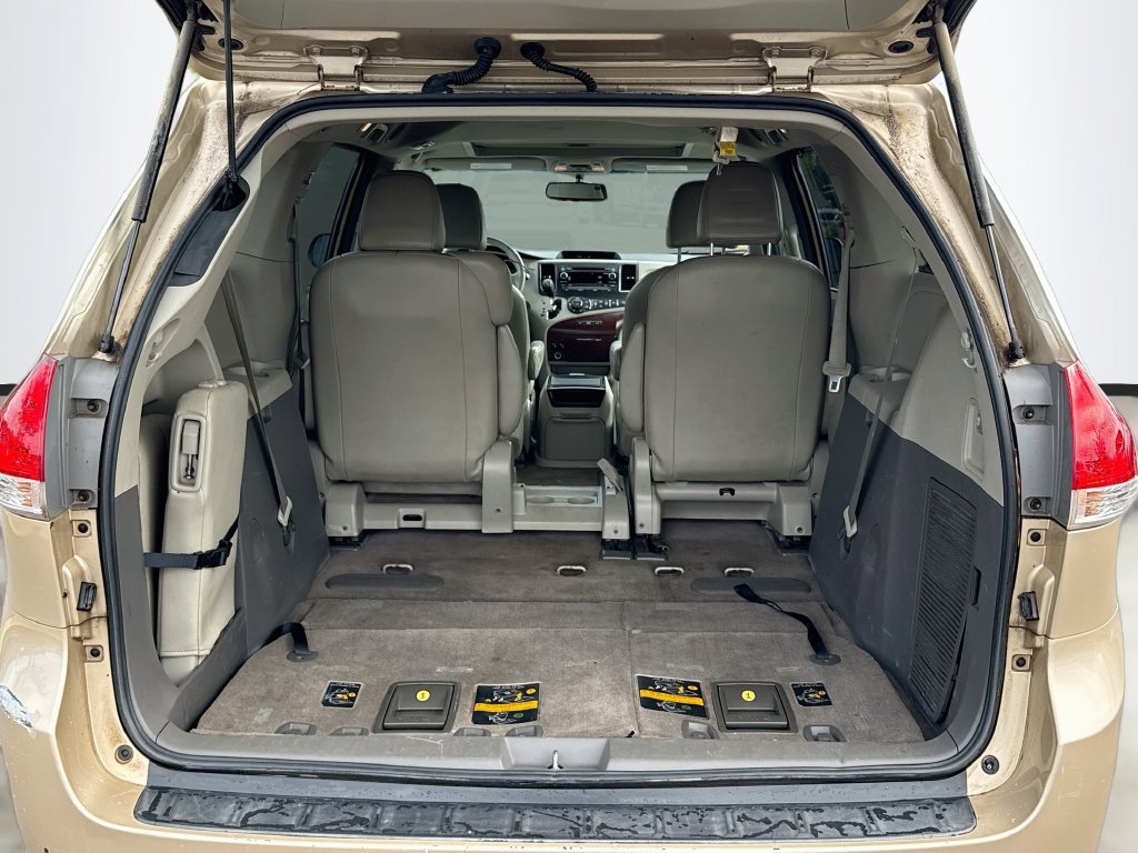 Used 2013 Toyota Sienna XLE FWD image 33