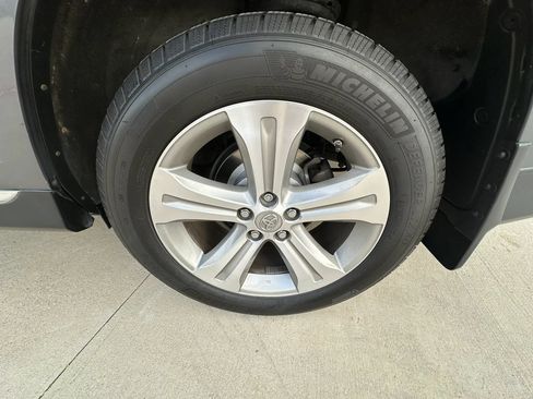 Used 2013 Toyota Highlander Limited AWD/4WD image 38