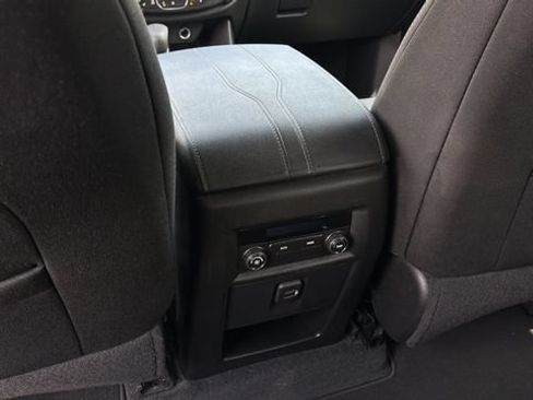 Used 2023 Chevrolet Traverse LT FWD image 20