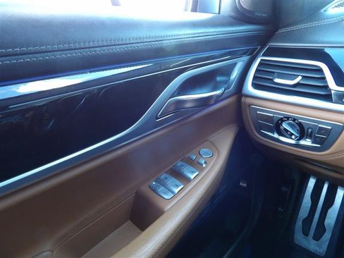 Used 2018 BMW 750i w/ Executive Package RWD image 24