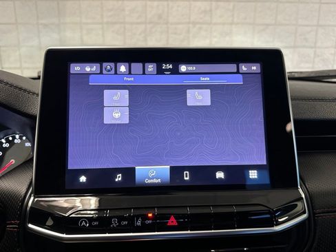 Used 2022 Jeep Compass Trailhawk w/ Trailhawk Convenience Group AWD/4WD image 35