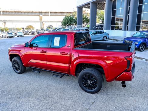 Certified 2026 Toyota Tacoma SR5 AWD/4WD image 11