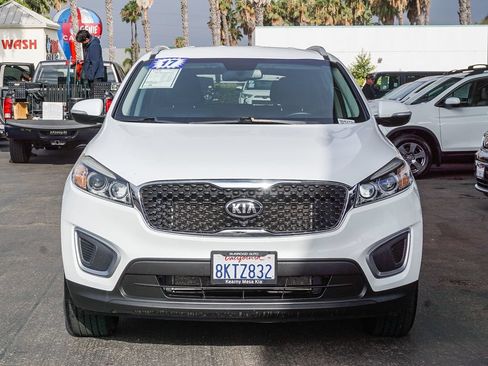 Used 2017 Kia Sorento AWD w/ LX Convenience Package image 2