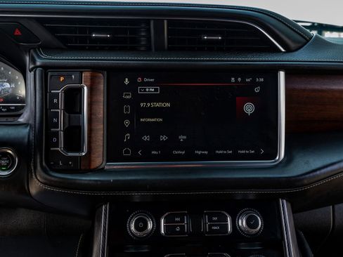 Used 2023 GMC Yukon Denali Ultimate image 23