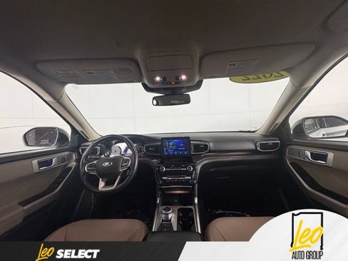 Used 2022 Ford Explorer Limited w/ Equipment Group 301A AWD/4WD image 16