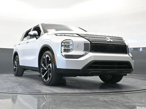 Used 2022 Mitsubishi Outlander ES image 60