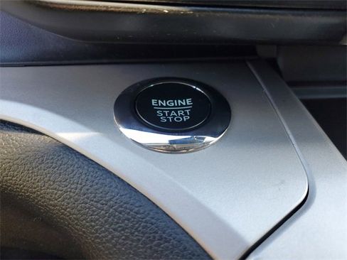 Used 2023 Ford Explorer XLT image 31