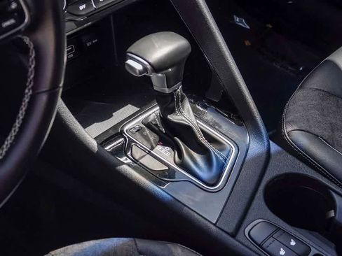 Certified 2017 Kia Niro FWD image 18