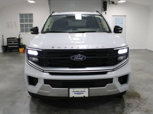 Used 2025 Ford Expedition Platinum image 3