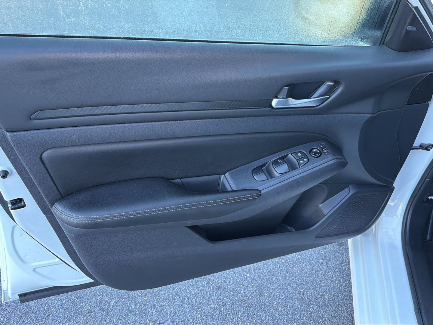 Used 2025 Nissan Altima 2.5 SV FWD image 16