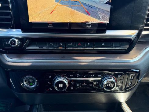 Used 2022 GMC Sierra 1500 SLT w/ SLT Convenience Package AWD/4WD image 22