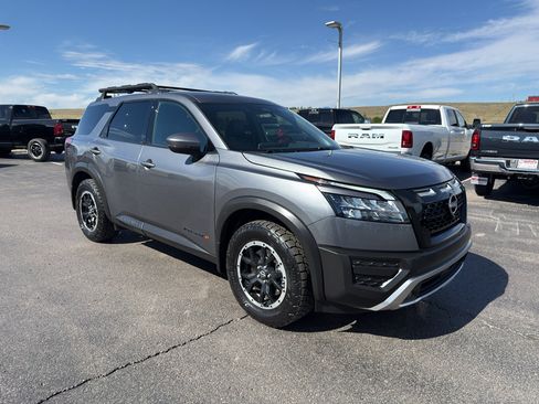 Used 2025 Nissan Pathfinder Rock Creek AWD/4WD image 3