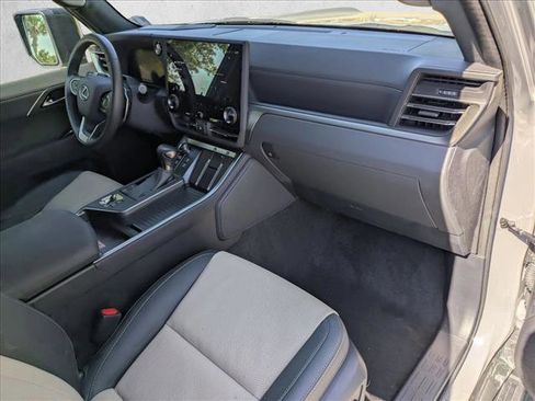 Used 2024 Lexus GX 550 image 22