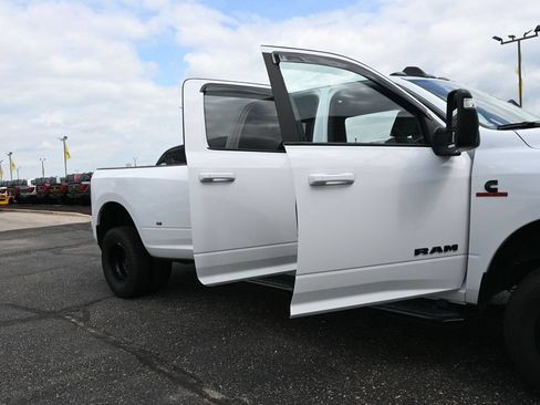 Used 2024 RAM 3500 Big Horn w/ Night Edition AWD/4WD image 29