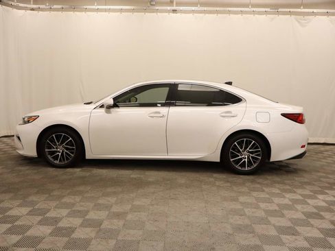 Used 2017 Lexus ES 350 w/ Navigation System Package image 2