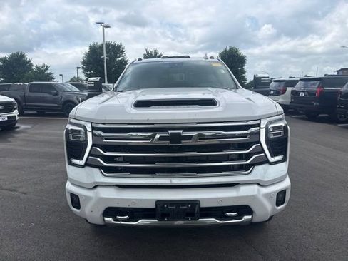 Used 2024 Chevrolet Silverado 3500 High Country w/ Technology Package AWD/4WD image 2