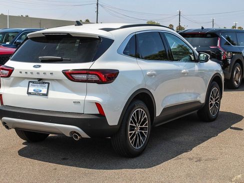 New 2025 Ford Escape SE image 10