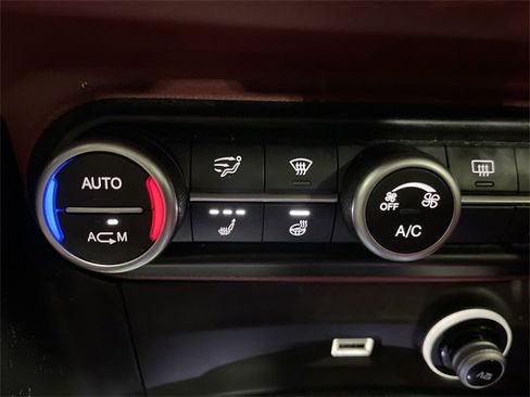 Used 2018 Alfa Romeo Stelvio Ti image 32