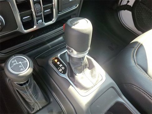 New 2025 Jeep Gladiator Sport image 15