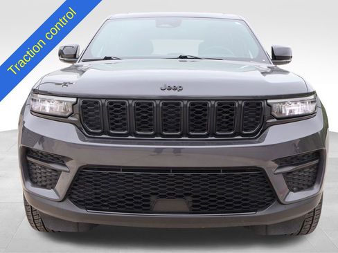 Used 2023 Jeep Grand Cherokee Altitude AWD/4WD image 8
