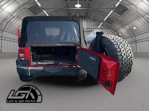 Used 2015 Jeep Wrangler Unlimited Sport w/ Quick Order Package 24S AWD/4WD image 17