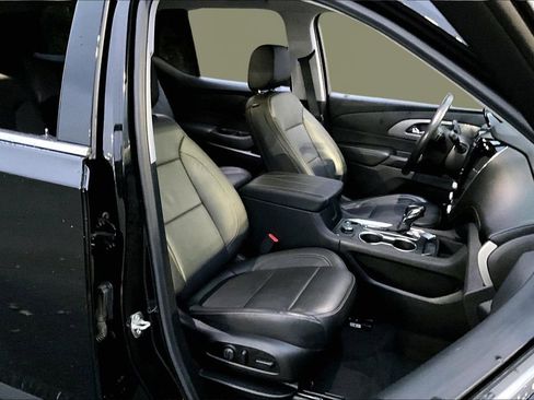 Used 2021 Chevrolet Traverse LT image 19