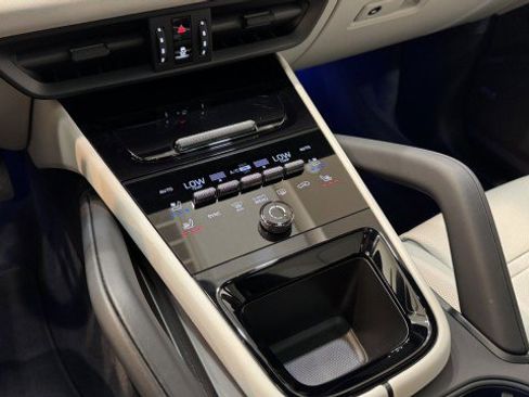 Used 2026 Porsche Cayenne image 17