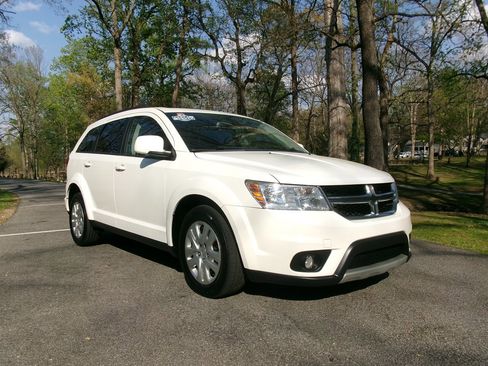 Used 2019 Dodge Journey SE w/ Connectivity Group image 3