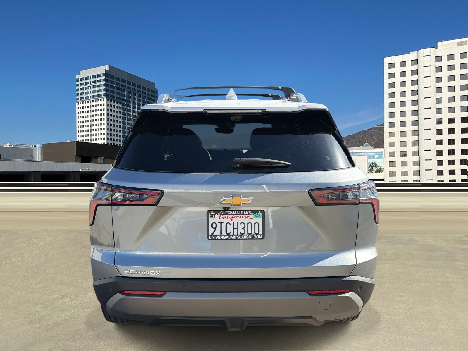 Used 2025 Chevrolet Equinox LT w/ Safety and Technology Package FWD image 4