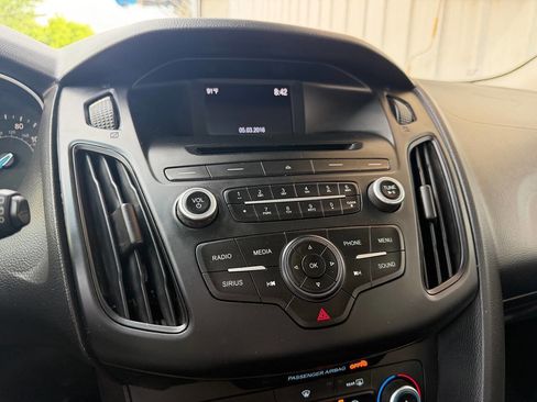 Used 2016 Ford Focus SE FWD image 25