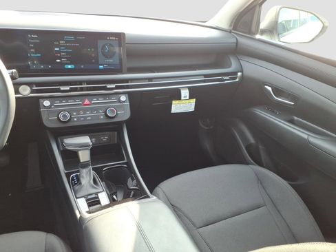 Used 2025 Hyundai Tucson SE FWD image 13