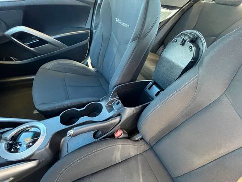Used 2016 Hyundai Veloster image 18
