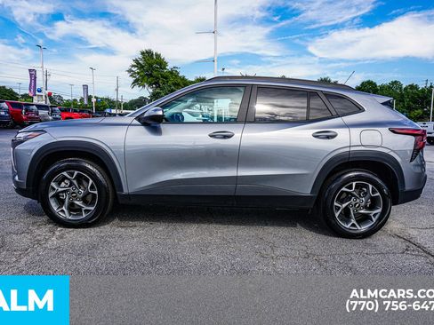 Used 2025 Chevrolet Trax LT w/ LT Convenience Package FWD image 10
