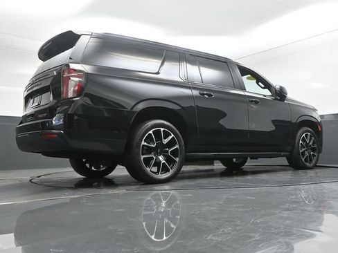 Used 2022 Chevrolet Suburban RST w/ Luxury Package AWD/4WD image 36