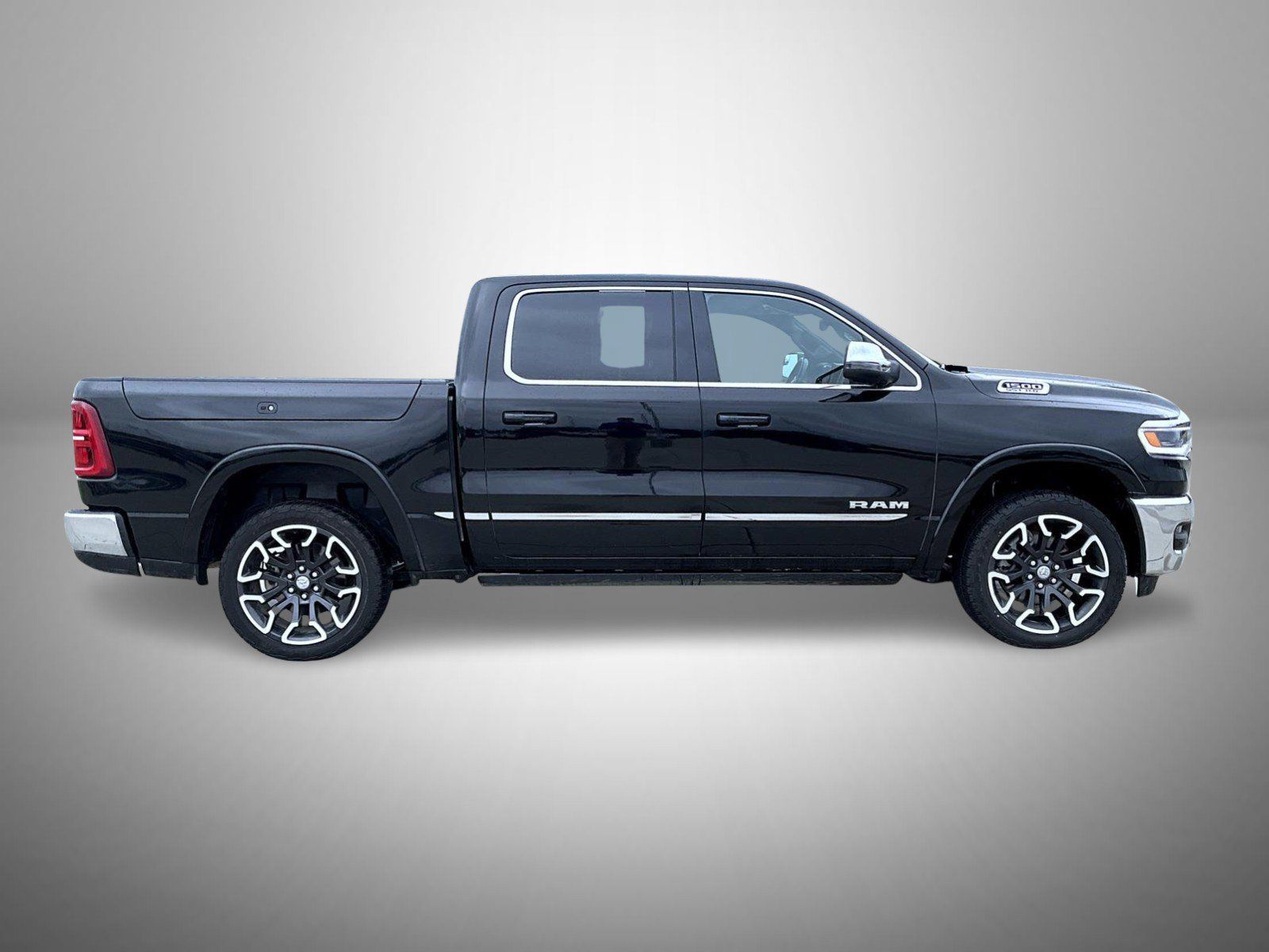 Used 2025 RAM 1500 Limited AWD/4WD image 4