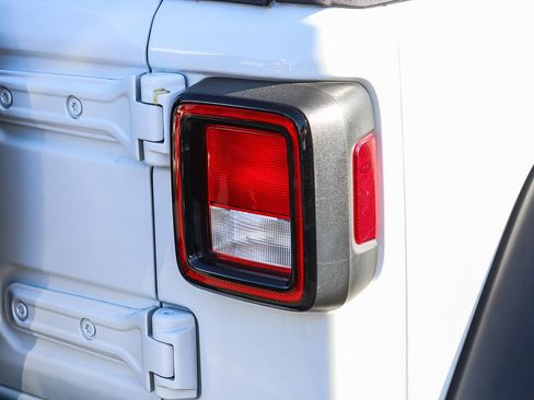 Used 2022 Jeep Wrangler Sport image 10