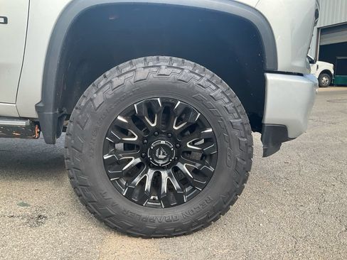 Used 2023 Chevrolet Silverado 3500 High Country w/ Z71 Off-Road Package AWD/4WD image 10