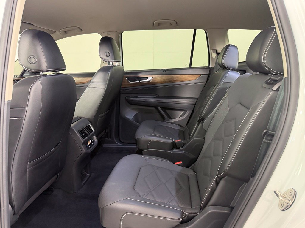 Used 2024 Volkswagen Atlas SE w/ Black Wheel Package FWD image 17