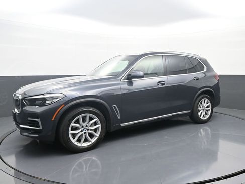 Used 2022 BMW X5 xDrive40i w/ Parking Assistance Package image 4