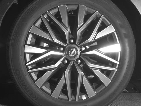 Used 2025 Nissan Altima 2.5 SV image 12