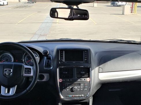 Used 2017 Dodge Grand Caravan GT FWD image 12