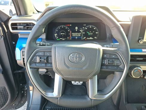 Certified 2025 Toyota Tacoma TRD Sport image 19