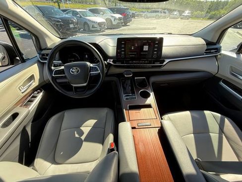 Used 2021 Toyota Sienna XLE FWD image 7
